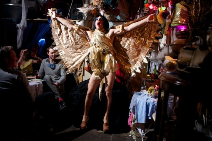 a-man-to-pet25-750x500